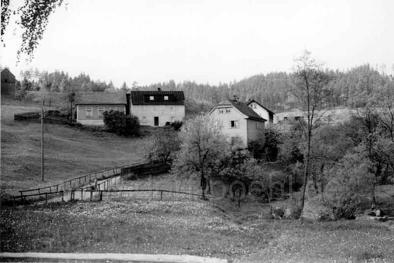 0064.jpg - Weg auf den Eisenberg (vorbei an der heutigen Schiffsanlegestelle) vom Grund gesehen